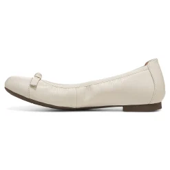 Store Amorie Flat Women Flats & Loafers
