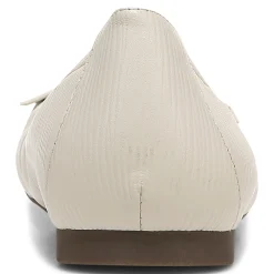 Store Amorie Flat Women Flats & Loafers