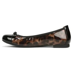 Store Amorie Flat Women Flats & Loafers