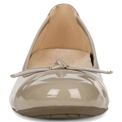 Store Amorie Flat Women Flats & Loafers