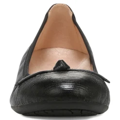 Store Amorie Flat Women Flats & Loafers