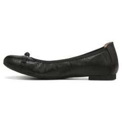 Store Amorie Flat Women Flats & Loafers